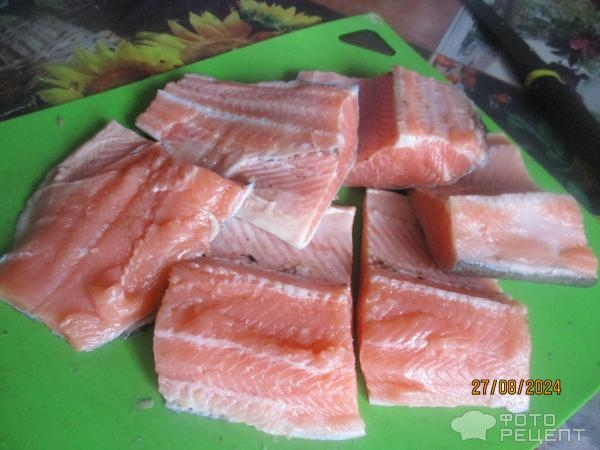 Рецепт: Запеченная форель на овощной подушке - в духовке