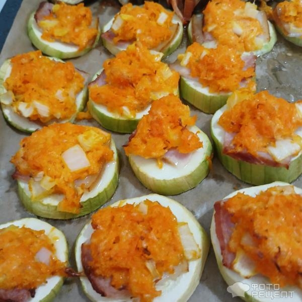 Рецепт: Запеченные кабачки с морковно-сырной начинкой-просто и вкусно! - С копчёным салом Рецепт: Запеченные кабачки с морковно-сырной начинкой-просто и вкусно! - С копчёным салом