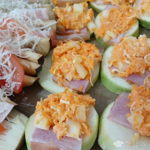 Рецепт: Запеченные кабачки с морковно-сырной начинкой-просто и вкусно! - С копчёным салом Рецепт: Запеченные кабачки с морковно-сырной начинкой-просто и вкусно! - С копчёным салом