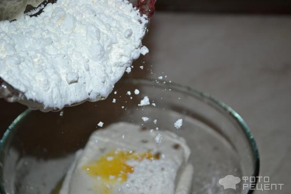 Рецепт: Запеканка творожно-фруктовая - С изюмом, тыквенными семечками и сиропом из смородины Рецепт: Запеканка творожно-фруктовая - С изюмом, тыквенными семечками и сиропом из смородины