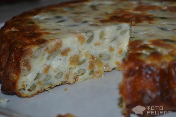 Рецепт: Запеканка творожно-фруктовая - С изюмом, тыквенными семечками и сиропом из смородины Рецепт: Запеканка творожно-фруктовая - С изюмом, тыквенными семечками и сиропом из смородины