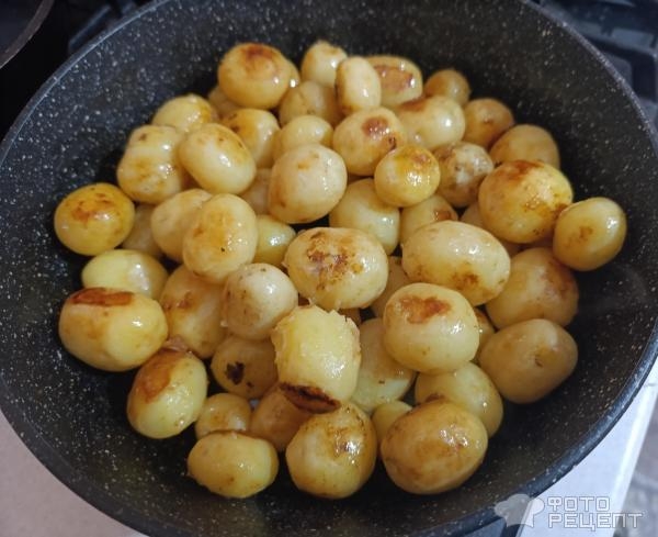 Рецепт: Жареный картофель молодой - На сковороде, с зеленью и специями! Рецепт: Жареный картофель молодой - На сковороде, с зеленью и специями!