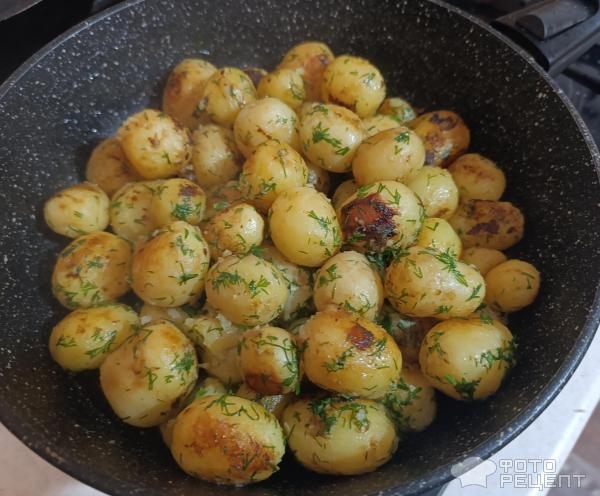 Рецепт: Жареный картофель молодой - На сковороде, с зеленью и специями! Рецепт: Жареный картофель молодой - На сковороде, с зеленью и специями!