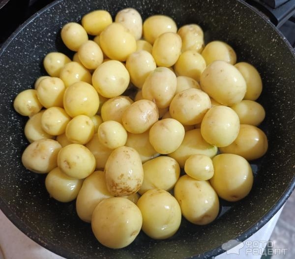 Рецепт: Жареный картофель молодой - На сковороде, с зеленью и специями! Рецепт: Жареный картофель молодой - На сковороде, с зеленью и специями!