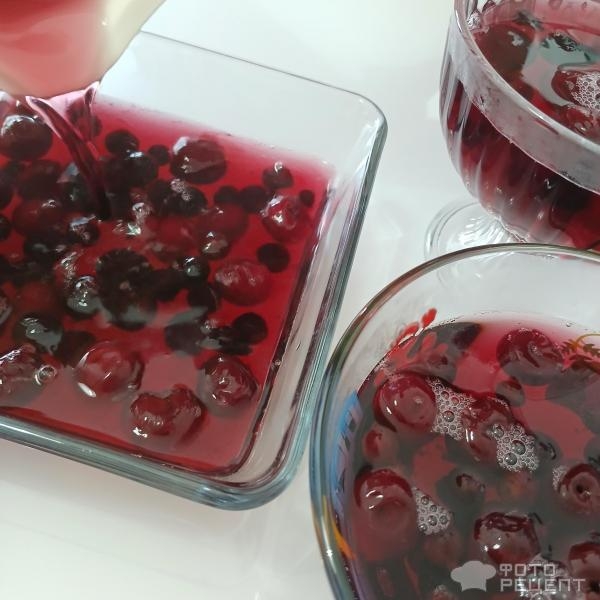 Рецепт: Желе черешневое - Лёгкий летний десерт с черешней и чёрной смородиной. Рецепт: Желе черешневое - Лёгкий летний десерт с черешней и чёрной смородиной.