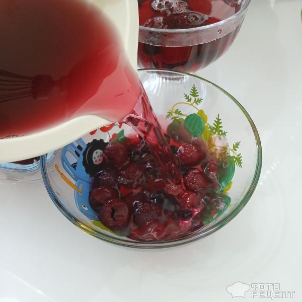 Рецепт: Желе черешневое - Лёгкий летний десерт с черешней и чёрной смородиной. Рецепт: Желе черешневое - Лёгкий летний десерт с черешней и чёрной смородиной.
