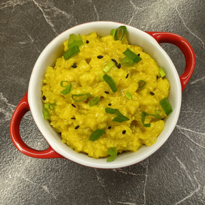 Рис в сметанном соусе на сковороде