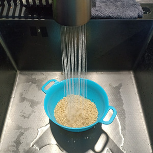 Рис в сметанном соусе на сковороде