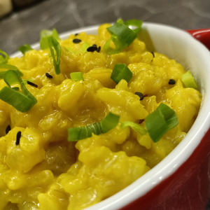 Рис в сметанном соусе на сковороде