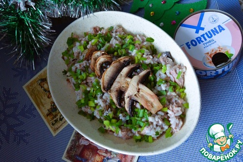 Рисовый салат с тунцом и шампиньонами
