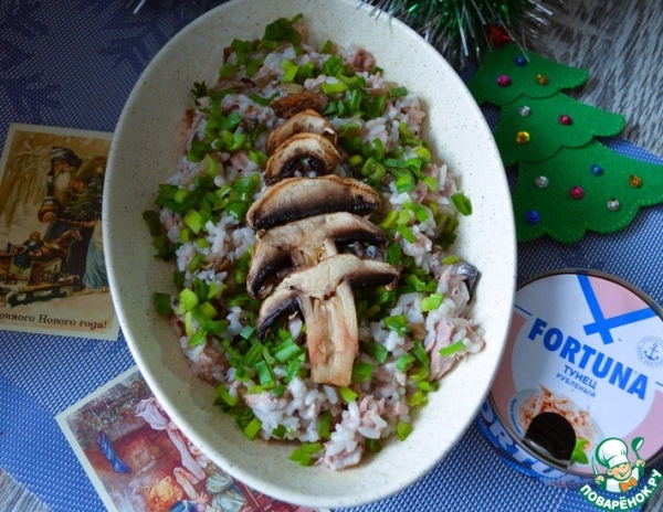Рисовый салат с тунцом и шампиньонами