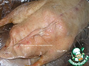 Рождественский гусь с фруктами и картофелем Рождественский гусь с фруктами и картофелем