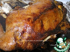 Рождественский гусь с фруктами и картофелем Рождественский гусь с фруктами и картофелем