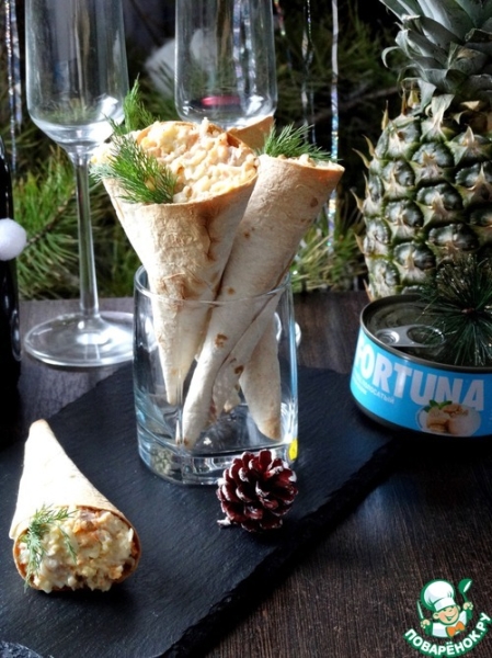 Рожок из лаваша с салатом "Мимоза" Рожок из лаваша с салатом "Мимоза"