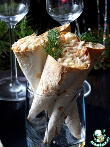 Рожок из лаваша с салатом "Мимоза" Рожок из лаваша с салатом "Мимоза"