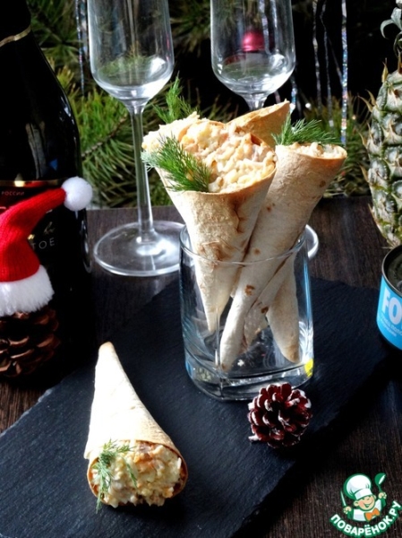 Рожок из лаваша с салатом "Мимоза" Рожок из лаваша с салатом "Мимоза"