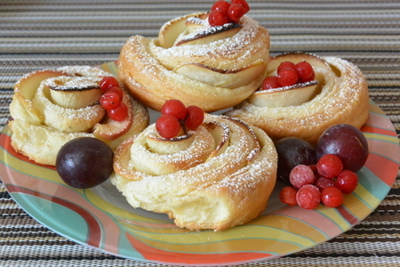 Розочки из слоёного теста с корицей Розочки из слоёного теста с корицей