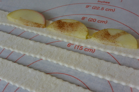 Розочки из слоёного теста с корицей Розочки из слоёного теста с корицей