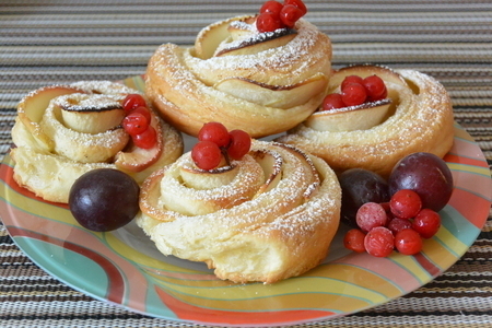 Розочки из слоёного теста с корицей Розочки из слоёного теста с корицей