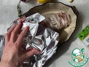 Руладин из индейки под брусничным соусом Руладин из индейки под брусничным соусом