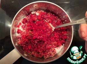 Руладин из индейки под брусничным соусом Руладин из индейки под брусничным соусом