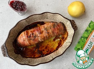 Руладин из индейки под брусничным соусом Руладин из индейки под брусничным соусом