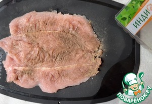 Руладин из индейки под брусничным соусом Руладин из индейки под брусничным соусом