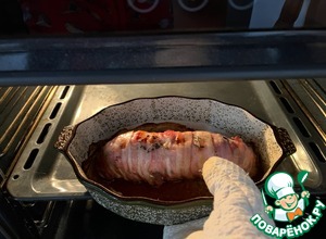 Руладин из индейки под брусничным соусом Руладин из индейки под брусничным соусом