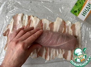 Руладин из индейки под брусничным соусом Руладин из индейки под брусничным соусом