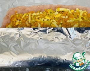 Рулет из фарша индейки с овощами и яйцами Рулет из фарша индейки с овощами и яйцами