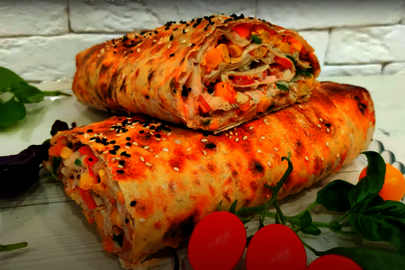 Рулет из лаваша с начинкой. Рулет из лаваша с начинкой.