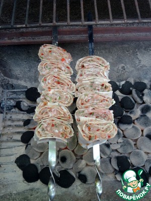 Рулетики-гриль из лаваша с индейкой