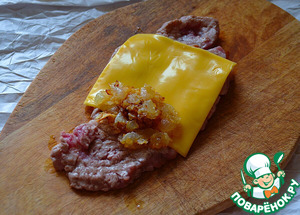 Рулетики с сыром и жареным луком