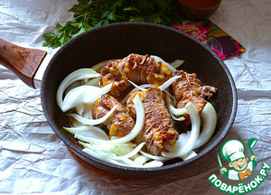 Рулетики с сыром и жареным луком