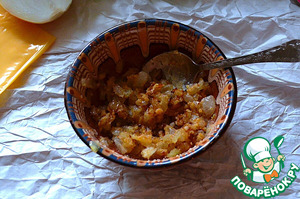 Рулетики с сыром и жареным луком