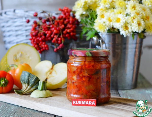 Салат "Анкл Бенс" с кабачками и яблоками