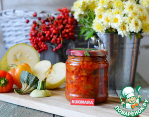 Салат "Анкл Бенс" с кабачками и яблоками