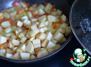 Салат "Анкл Бенс" с кабачками и яблоками