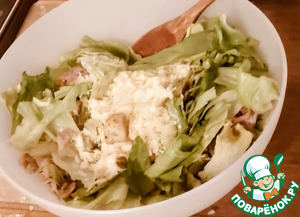 Салат "цезарь" с копчёной скумбрией