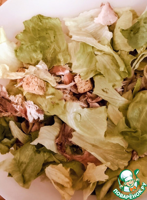 Салат "цезарь" с копчёной скумбрией