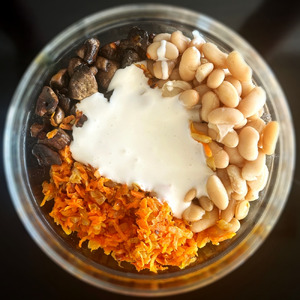 Салат. Грибы и фасоль с постным майонезом