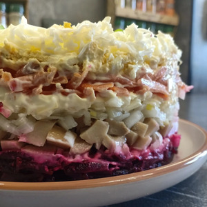 Салат &laquo;Грузди под сугробом&raquo;