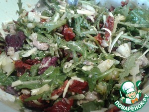 Салат "Гурман" из печени трески с вялеными помидорами