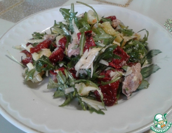 Салат "Гурман" из печени трески с вялеными помидорами