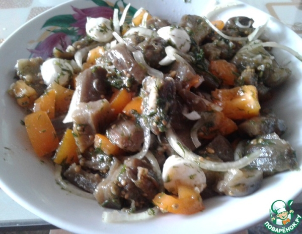 Салат из баклажанов с моцарелло Салат из баклажанов с моцарелло