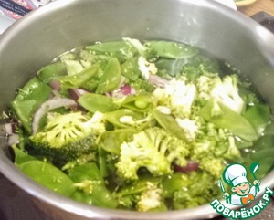 Салат из брокколи, фиников, орехов пекан Салат из брокколи, фиников, орехов пекан