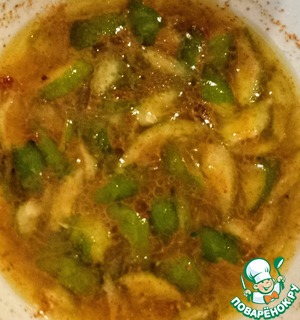 Салат из брокколи, фиников, орехов пекан Салат из брокколи, фиников, орехов пекан