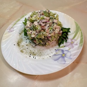 Салат из брокколи и ветчины Салат из брокколи и ветчины