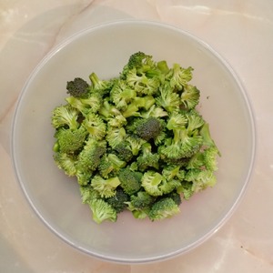 Салат из брокколи и ветчины Салат из брокколи и ветчины