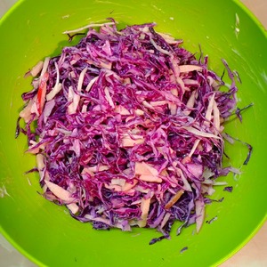 Салат из капусты с сыром чечил Салат из капусты с сыром чечил